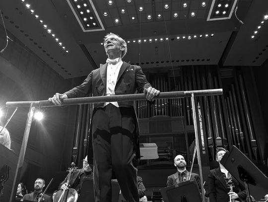 Cutline: Dallas Symphony Orchestra conductor Fabri Luisi and several members of the orchestra acknowledge fulsome applause after they completed the Beethoven masterpiece. Raymond V. Whelan/Bulletin