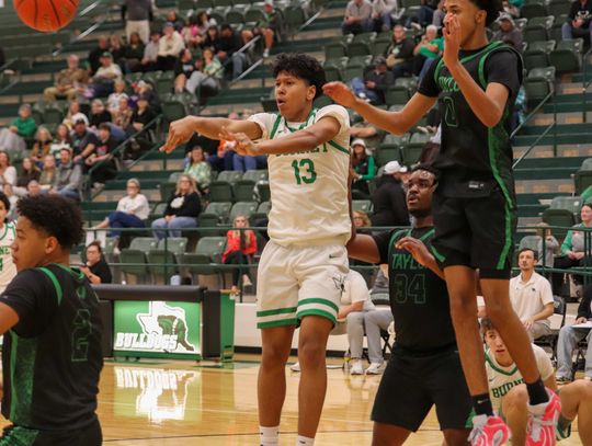 Bulldogs basketball team defeats Ducks