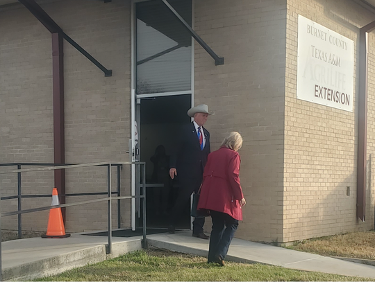 Candidates vote early in primary election