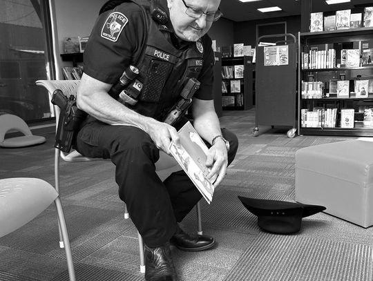 Bertram Police Chief Dewayne Kyle shared a Dr. Seuss story with the children at the library. Contributed photos/Betty Predmore