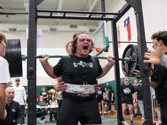 Lifters begin season by setting new records
