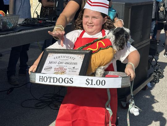 Oatmeal Festival attracts creative costumes, crowds