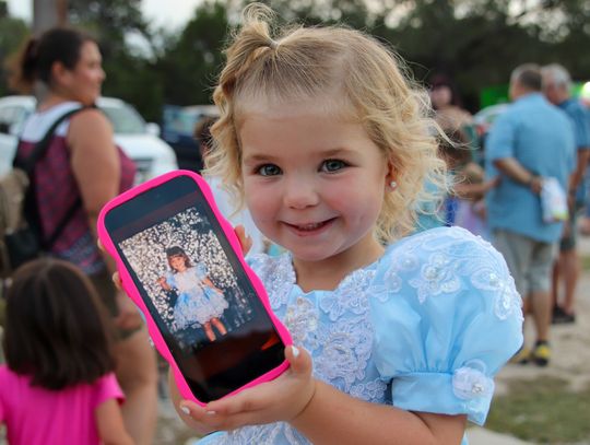 Oatmeal Festival Launches with Tradition and Charm