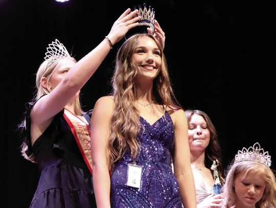 Pageant contestants compete with class