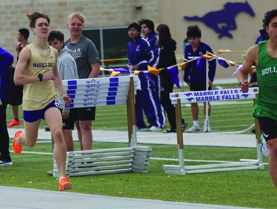 Burnet senior Victor Aviles’ stamina is one reason why he is so difficult to beat. His ability to put meters between himself and the competition while still having enough in the tank to finish strong is difficult for many runners to match. Photos by Jennifer Fierro/TexasChalkTalk.com