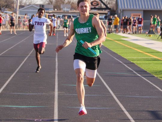 Tracksters begin season with outstanding performances