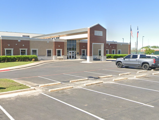 Wind triggers county annex workers evacuation