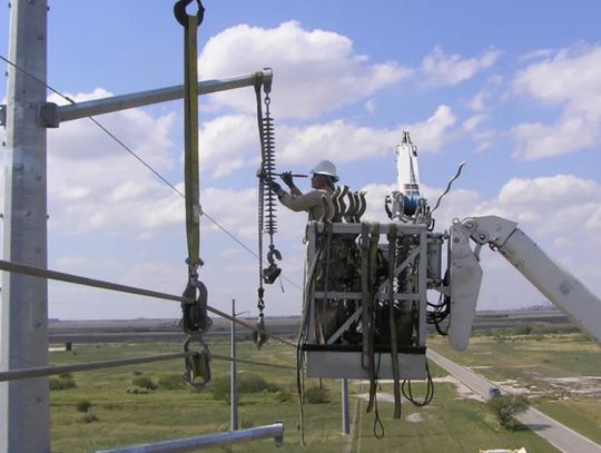 Workshop rallies locals against power lines