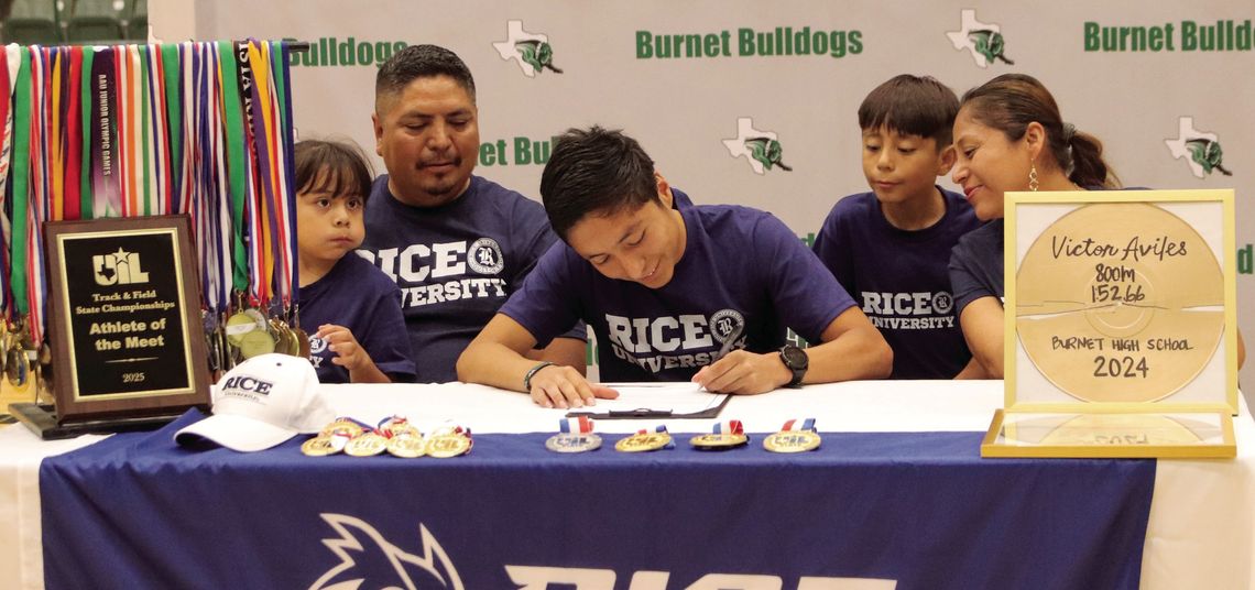 Victor Aviles (center) signs to run for Rice University as his family Valeria (left), Victorino, Anthony and Felis Aviles-Salgado look on. Photos by Martelle Luedecke/Luedecke Photography