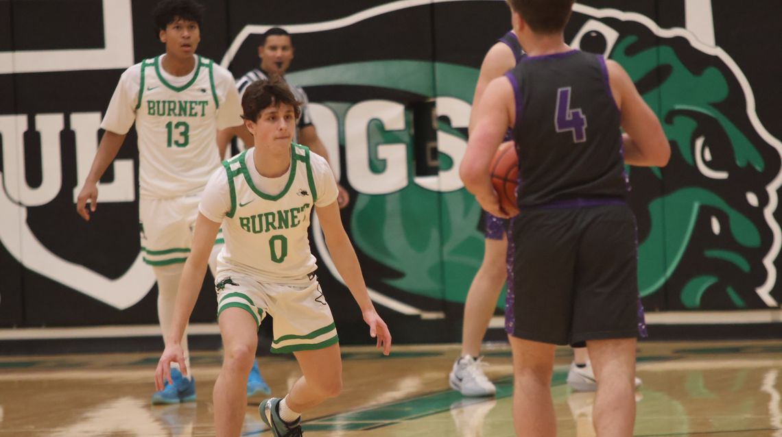 Bulldogs beat Cougars in regular season finale