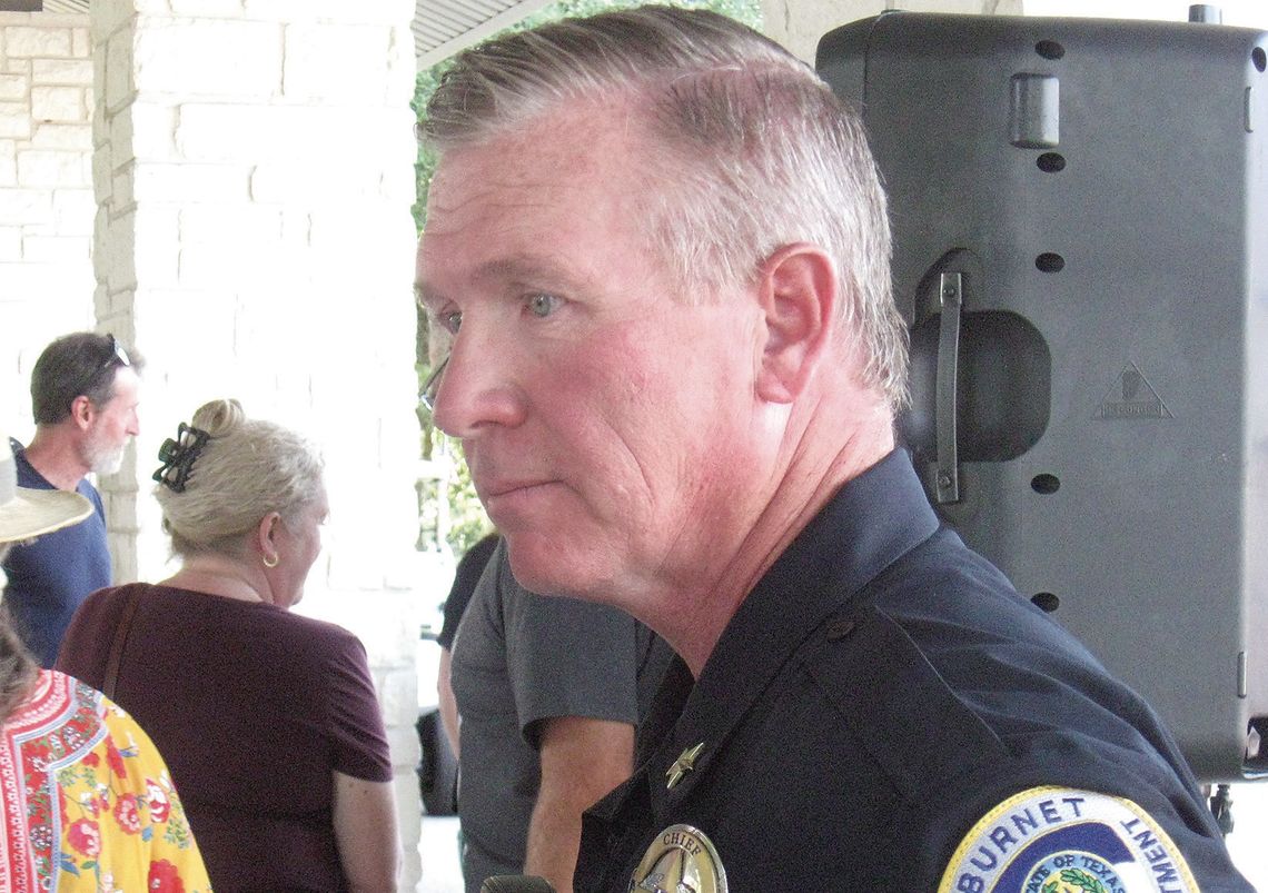 Burnet Police Chief Brian Lee chatted with one Burnet resident during the recent meeting at the Delaware Springs Golf Course. Photo by Raymond V. Whelan