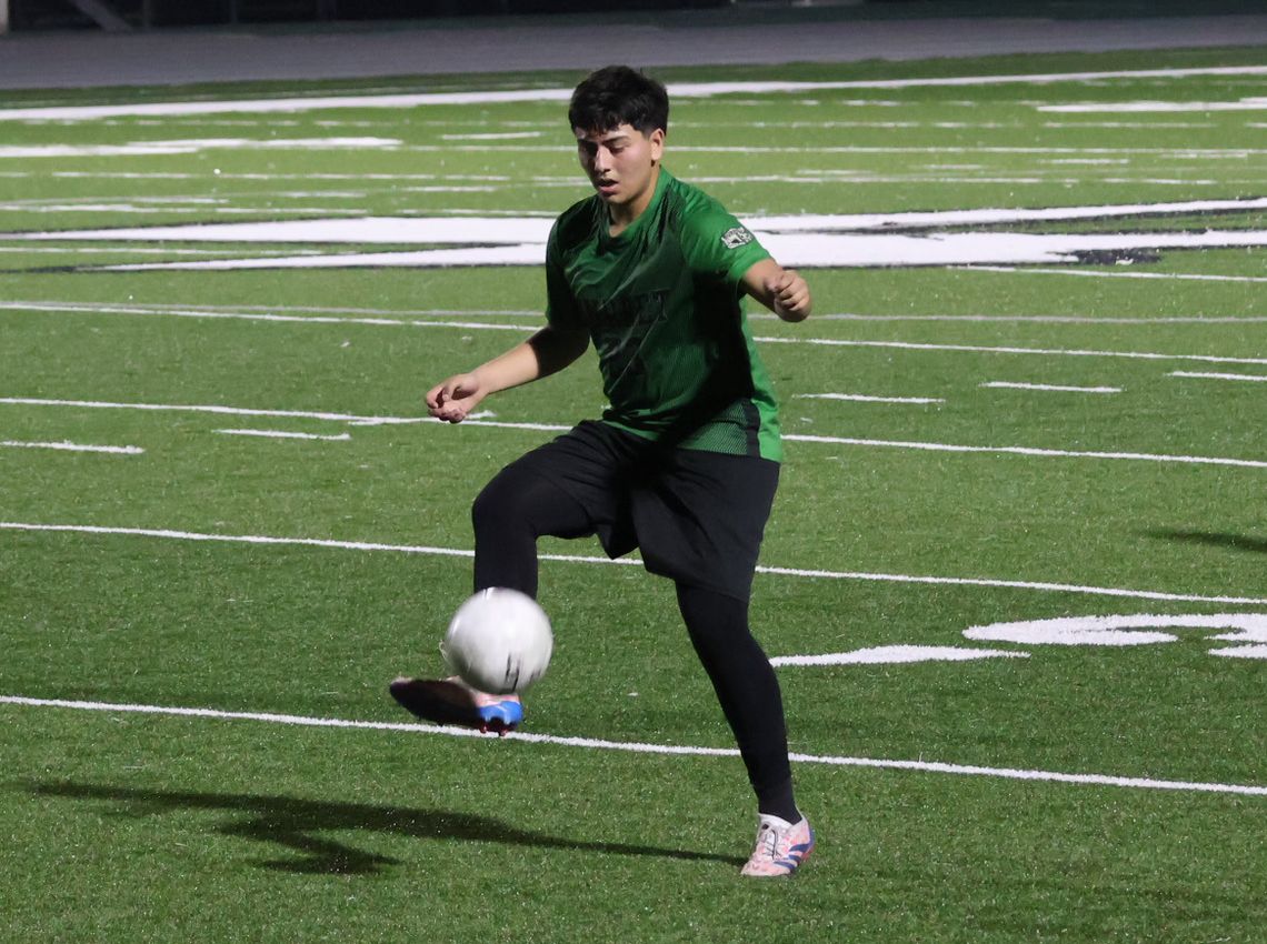 Soccer team puts up a fight against Jaguars Soccer team puts up a fight against Jaguars