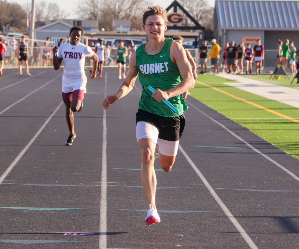 Tracksters begin season with outstanding performances