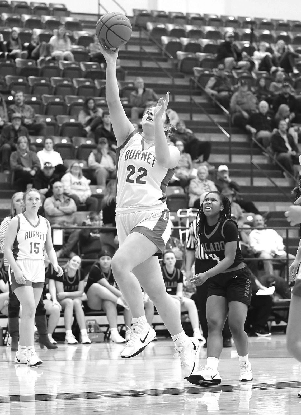 Lady Dawg senior Cydney Robison (22) turns a Sierra Schaefer pass into quick points as she beats Salado’s defense down the lane.