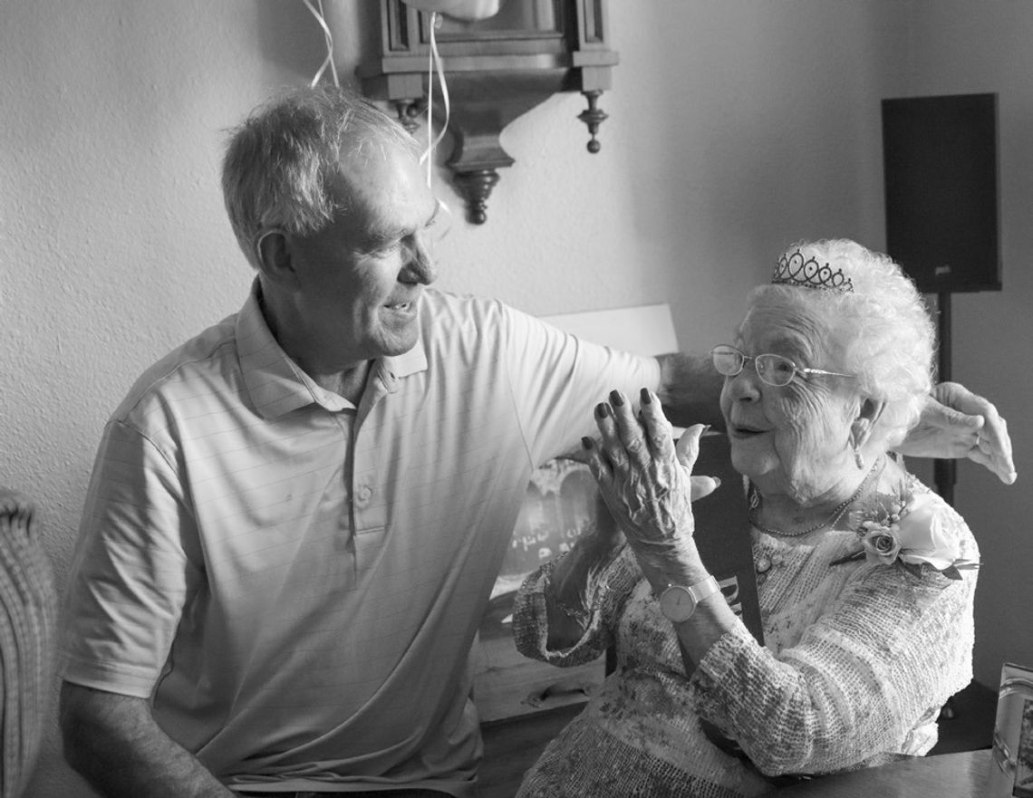 Tim Denton wished Vonnie Riddell Fox a happy birthday last August 29 in Burnet at the Old Historic Jail.