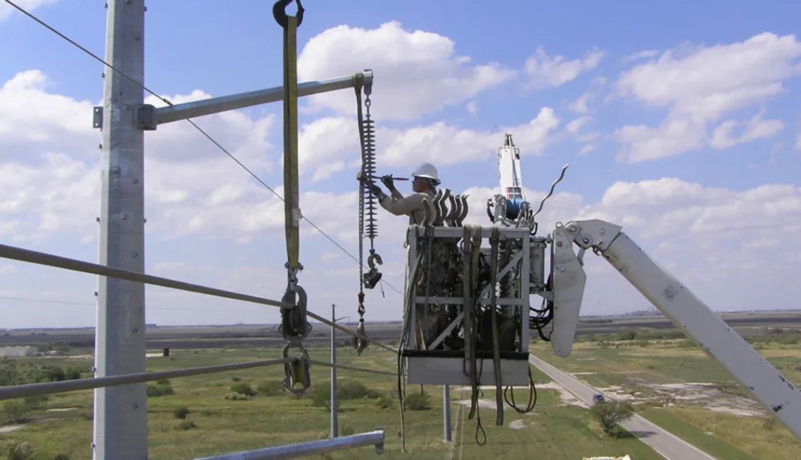 Workshop rallies locals against power lines Workshop rallies locals against power lines